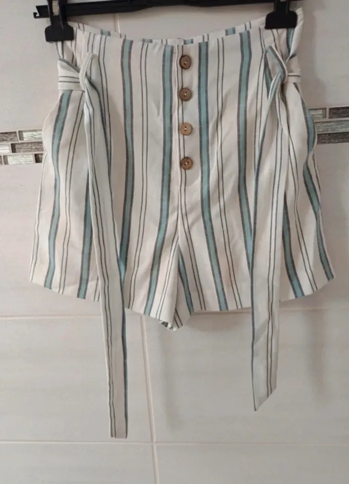 Short Pimkie t.34 taille haute, viscose