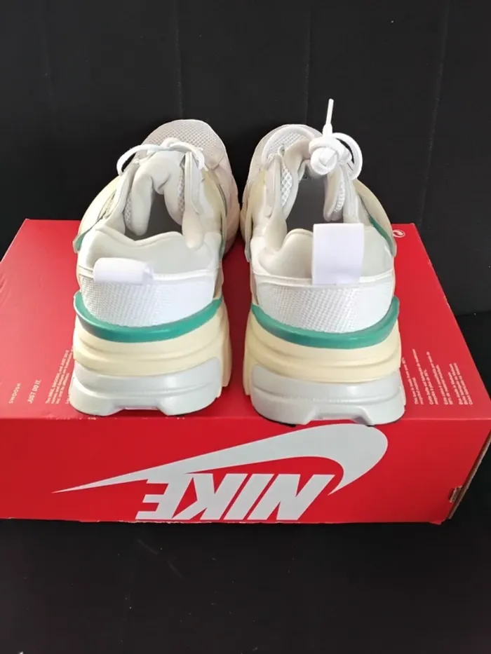 Baskets Nike V2K Run - photo numéro 5