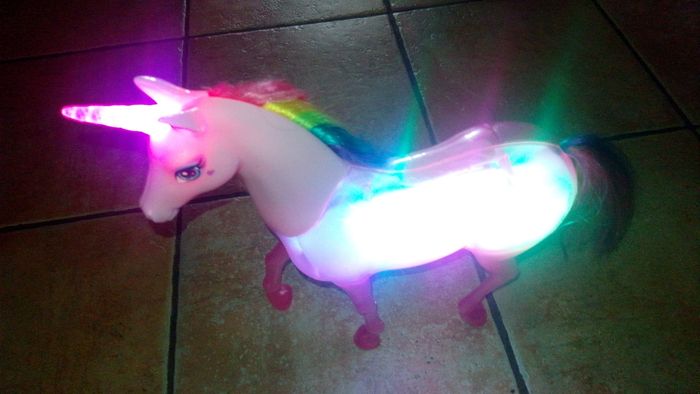 Jouet licorne + barbie - photo numéro 5