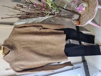 Ensemble fille composé d'un pull h&m taille Xs et d'un jean tally weij taille 34