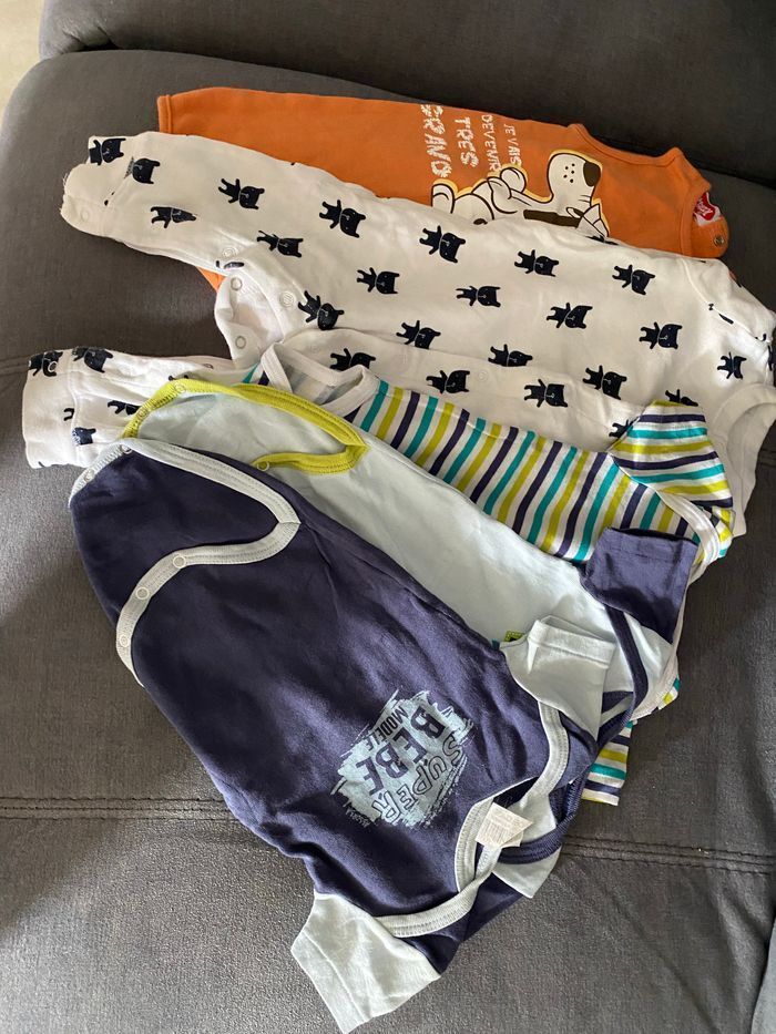 Lot de 5 bodies en très bon état