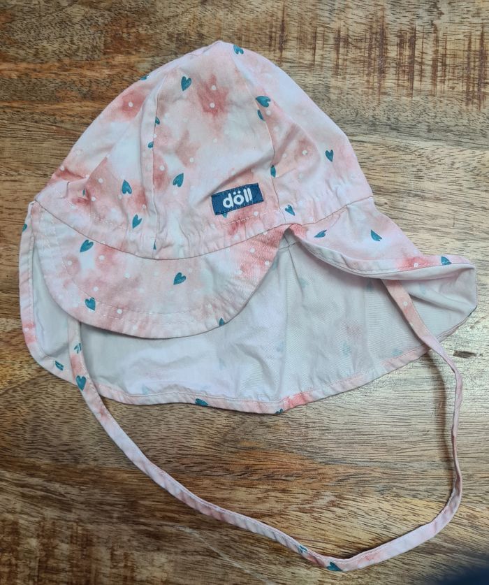 Casquette 47cm couvre nuque bébé