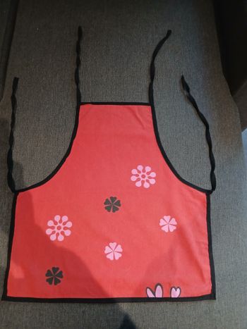 Tablier de cuisine fleurie rose rouge noir à partir de 3-6ans