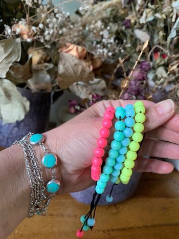 Lot de bracelets en perles d’été