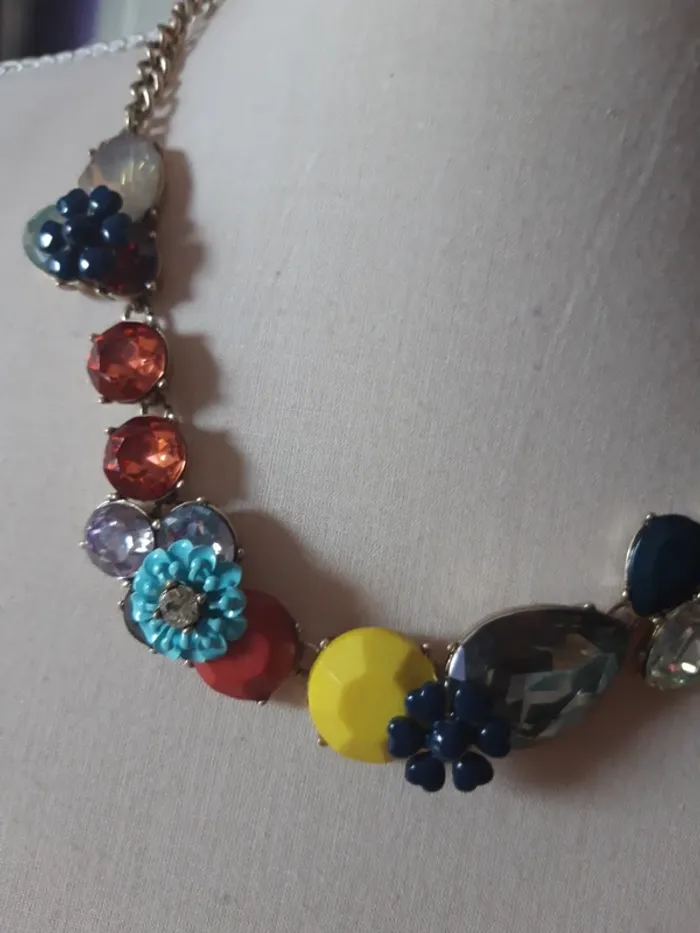 Très joli collier ras de cou fleuri Mango - photo numéro 3