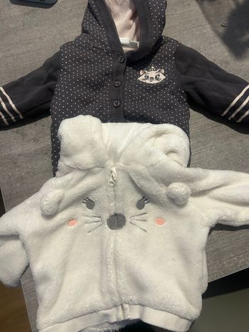 🧸 Lot 2 gilets bébé 1 mois – chaud & tout doux (capuche)