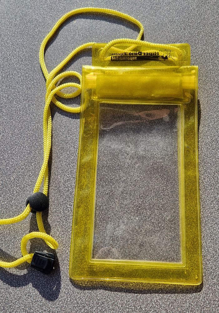 Etui aquatique pour téléphone - Excellent état - photo numéro 2
