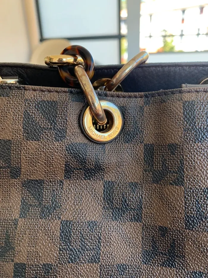 Sac Mickael Kors monogramme - photo numéro 16