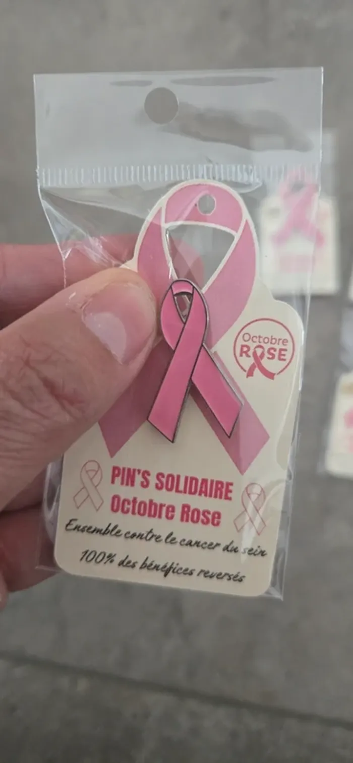 Pin's octobre rose neuf - photo numéro 3