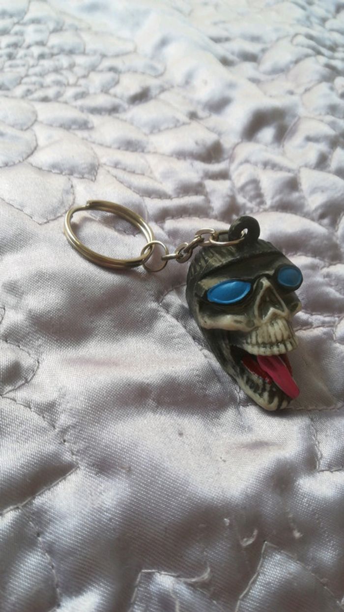 Porte clés crâne noir - photo numéro 3