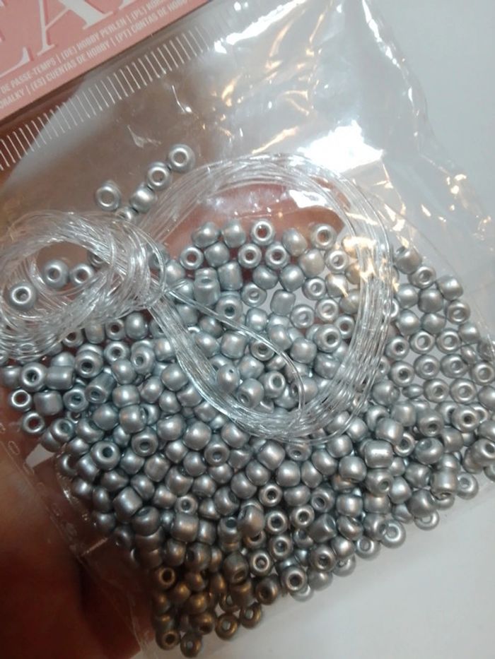 Perles grises argentées + fil - photo numéro 2