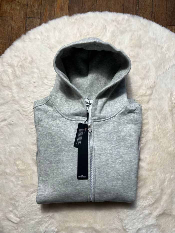 Sweat à capuche stone island gris - neuf avec étiquette taille M - photo numéro 3
