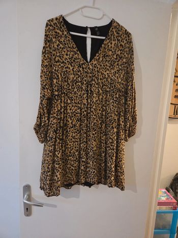 Robe courte femme manche longue imprimé léopard TBE taille S trf