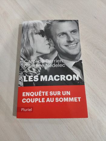 Livre poche document Les Macron enquête sur un couple au sommet Derrien Nedelec