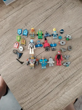 Lot vrac lego nexo knights figurines accessoires