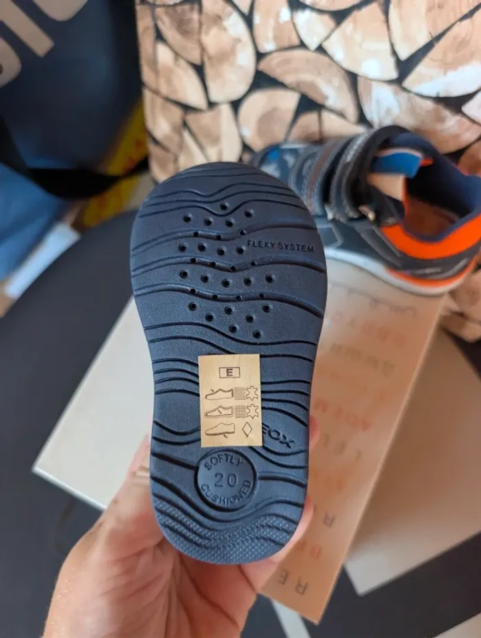 Basket Geox neuve. Taille 20 - photo numéro 6