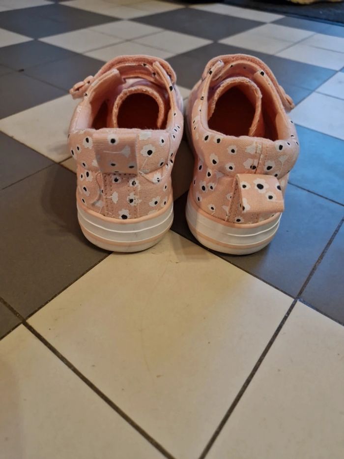 Baskets Taille 32 comme neuve en tissu. 2 scratchs. - photo numéro 3