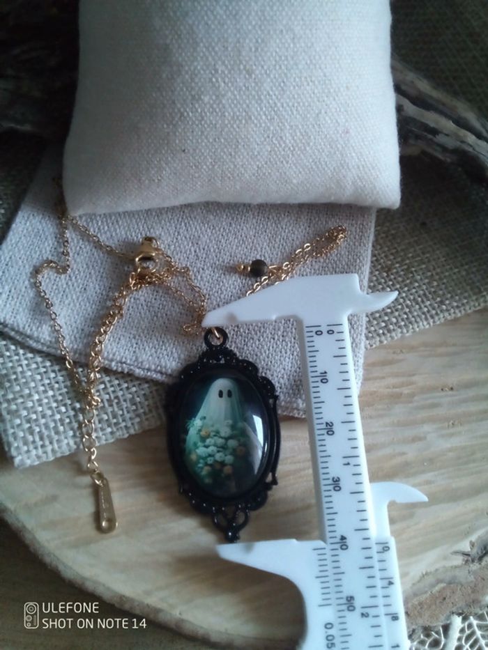 Collier pendentif médaillon fantôme 👻. - photo numéro 3