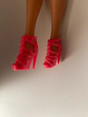 Chaussures à talons rose pour poupée Barbie