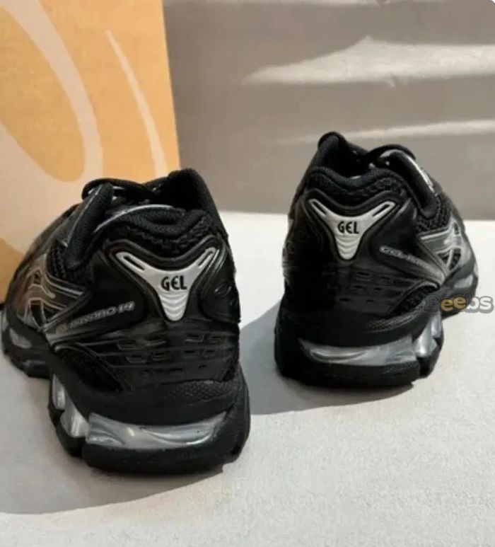 Asics Gel-Kayano 14 Taille 43.5 - photo numéro 4