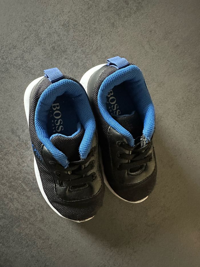 Basket hugo boss pointure 21 bleue et noire - photo numéro 4