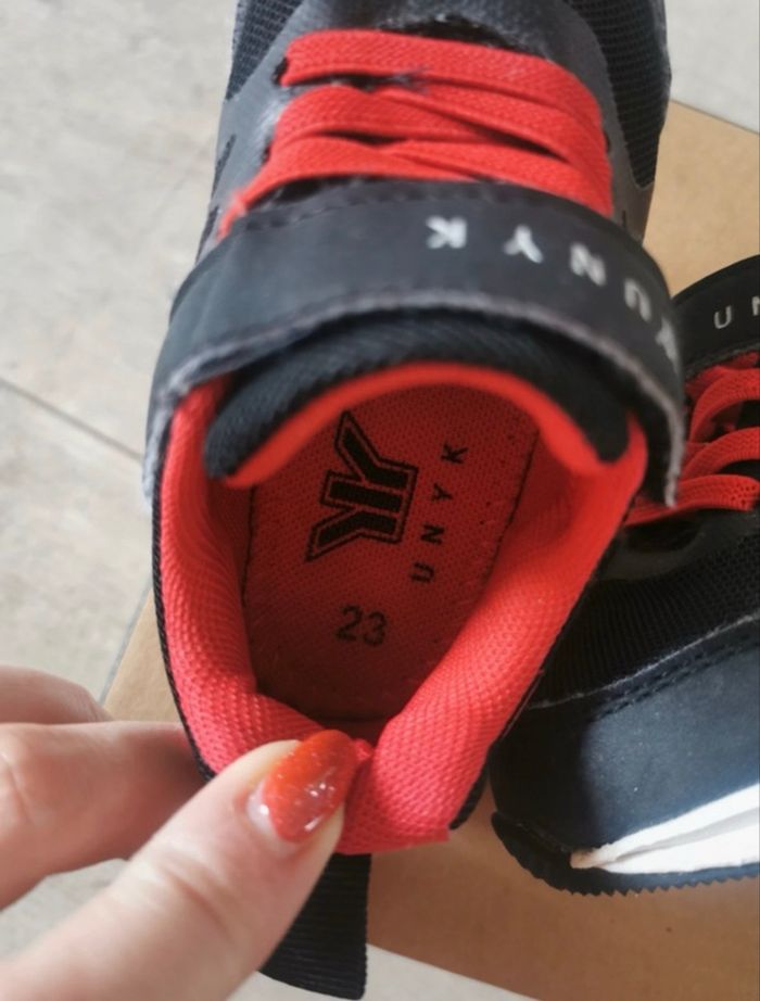 Baskets Unik noire et rouge 23 - photo numéro 3