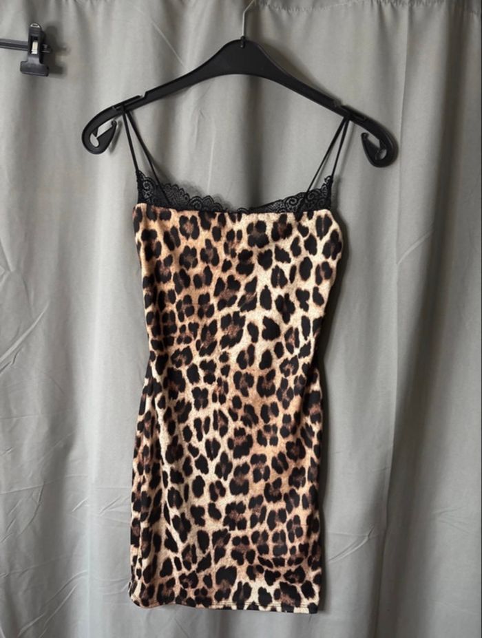 Robe en satin léopard Jennyfer