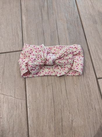 Bandeau de tête bébé fille rose à fleurs