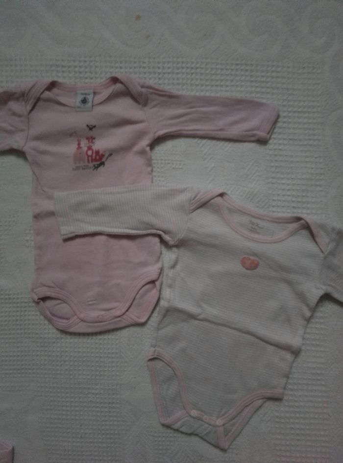 Gros lot body fille 3 mois - photo numéro 9