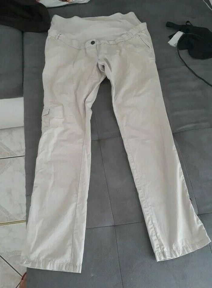 Beau pantalon beige de maternité taille 42 ajustable