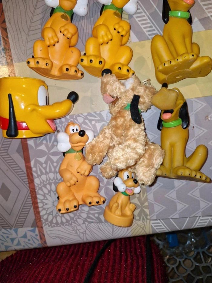 Lot figurines tasse et peluche pluto - photo numéro 4