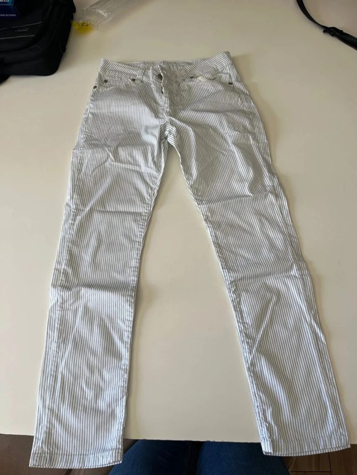 Pantalon rayé bleu