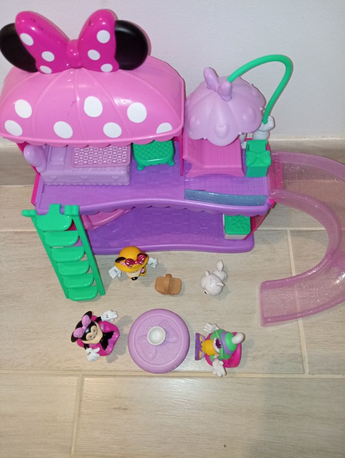 Maison de minnie avec personnages - photo numéro 6