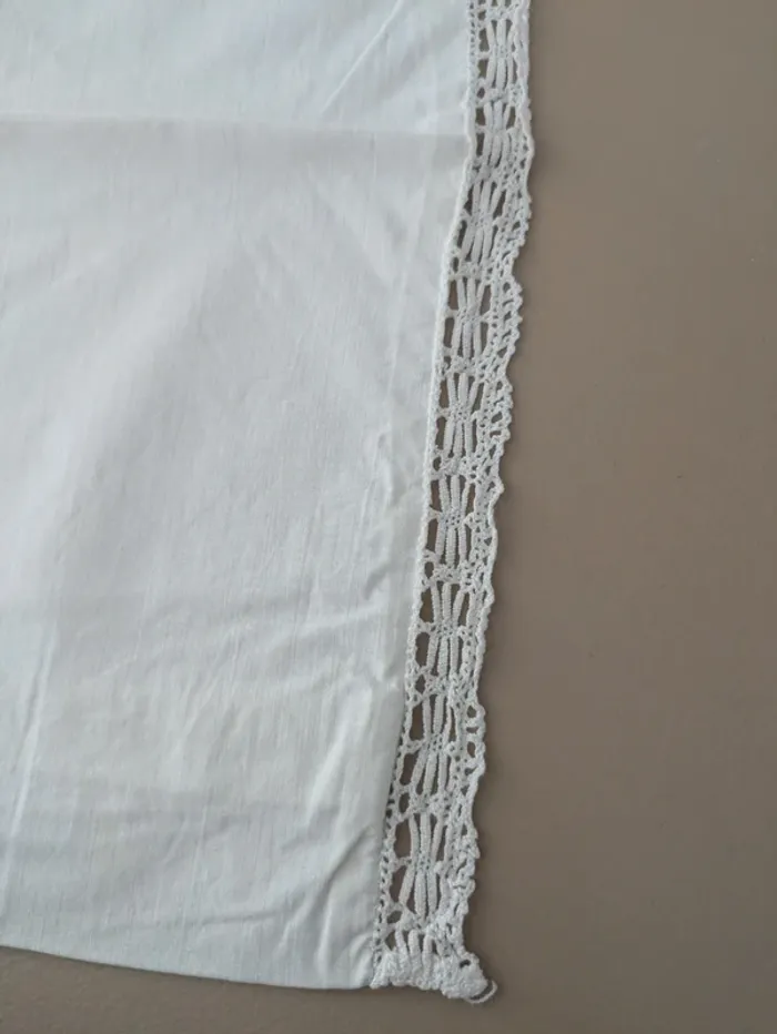 Linge de lit ancien taie d'oreiller en demi lune pour berceau - photo numéro 2