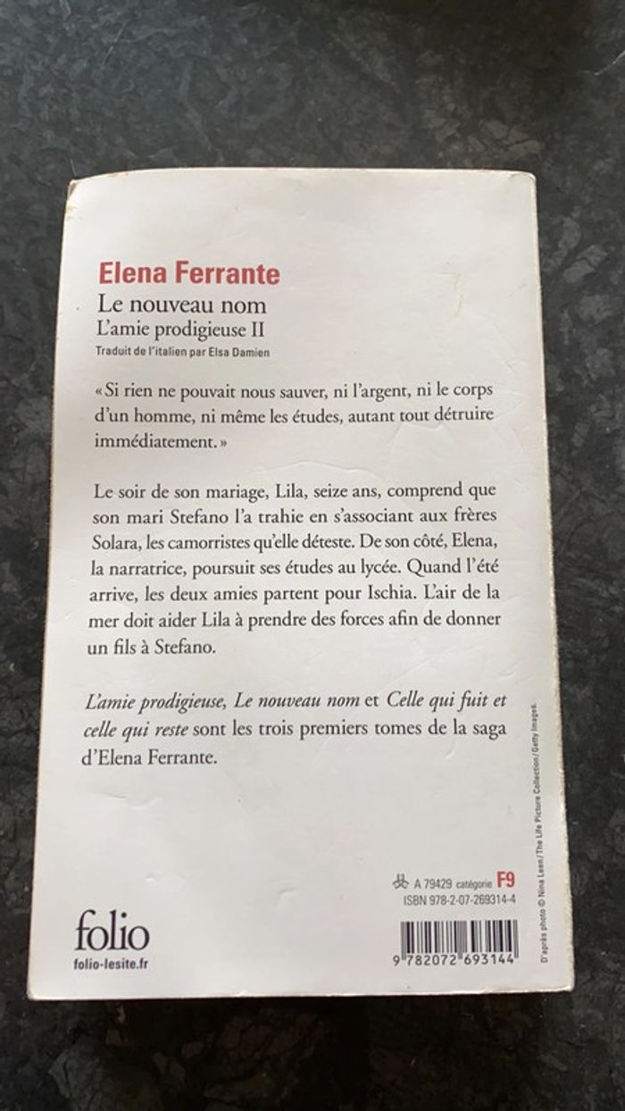 Livre Le nouveau nom de Elena Ferrante - photo numéro 2