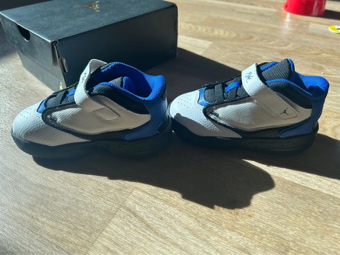 Chaussure Jordan taille 25 - photo numéro 8