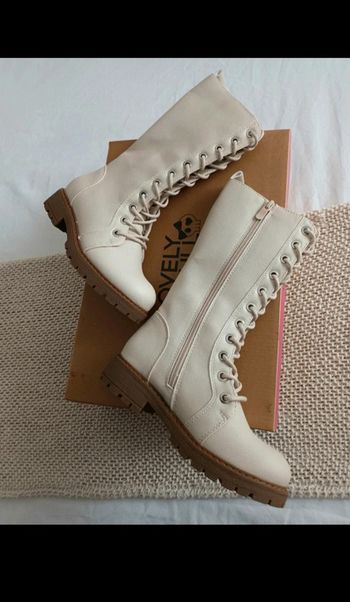 Bottes beige zippées neuves dans leur boîte d'origine 🏷  Pointure 31