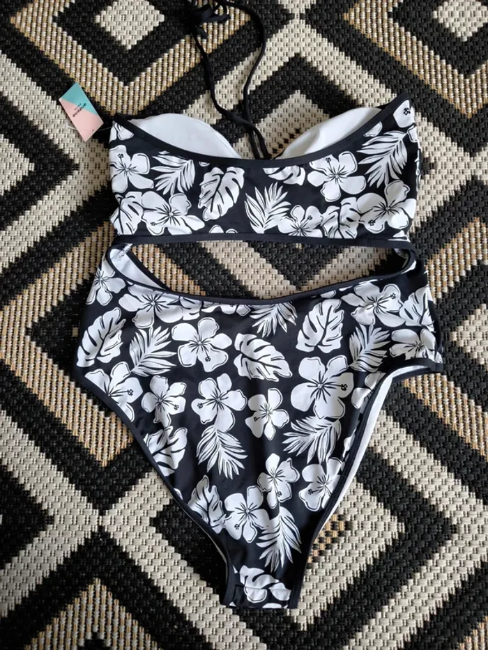 Maillot de bain 1 pièce tropical – Taille M – Neuf avec étiquette - photo numéro 2