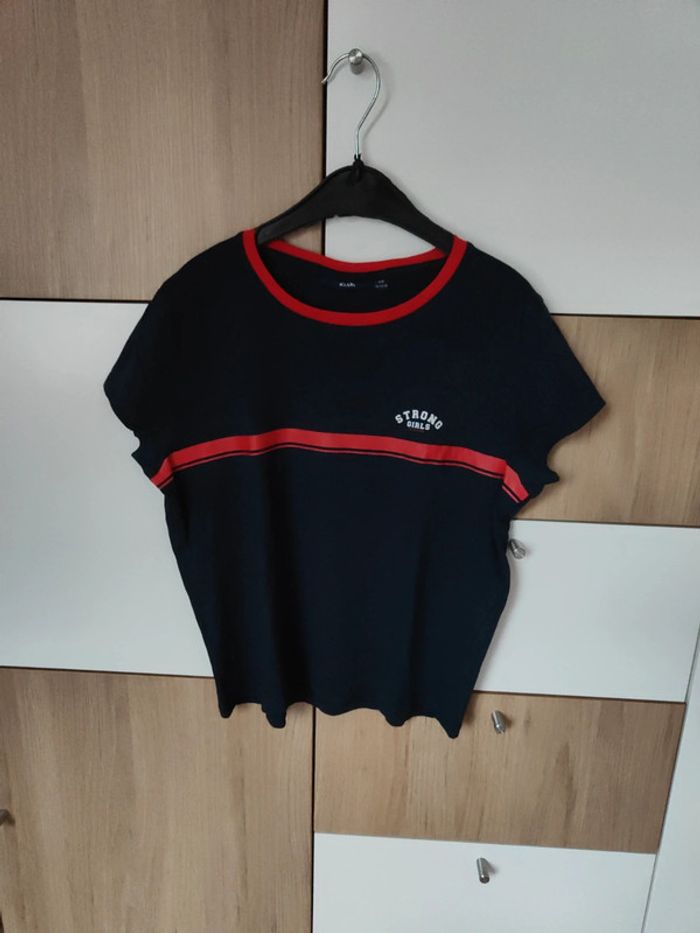 T-shirt bleu et rouge 12 ans - photo numéro 1