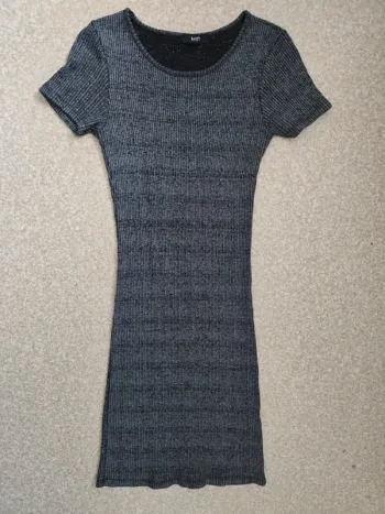 Robe grise et noir extensible