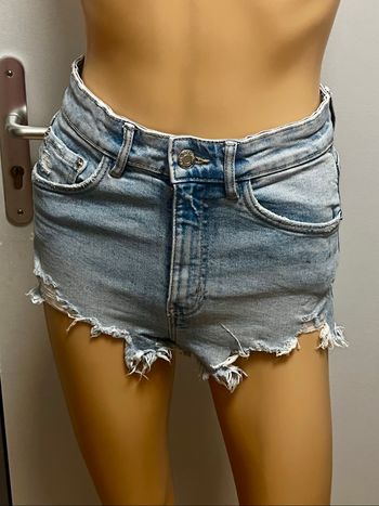 Short destroy Zara