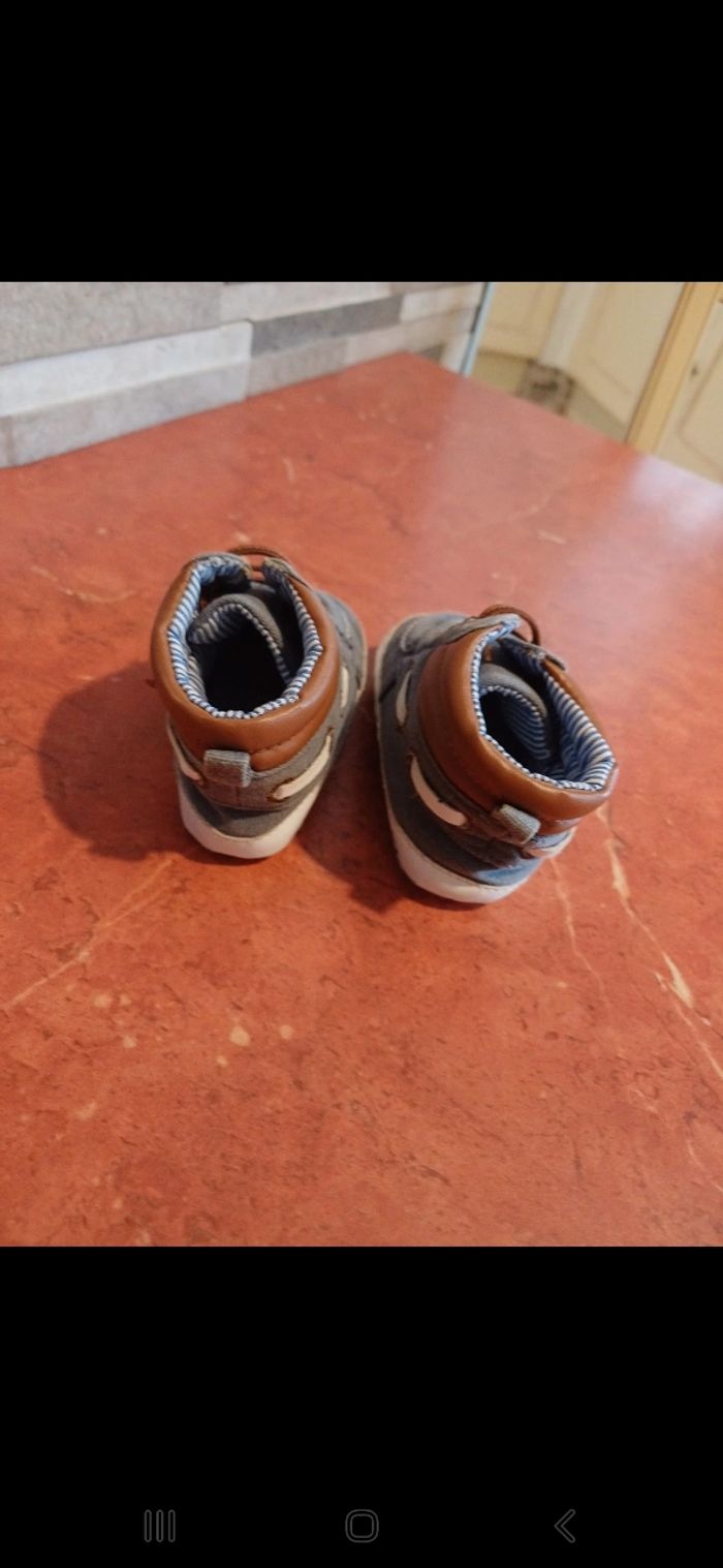 Chaussures bébé taille 6 / 12 mois - photo numéro 4