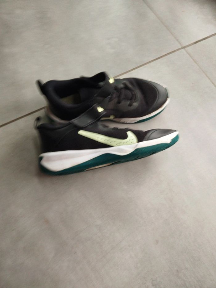 Baskets Nike omni multi court 34 - photo numéro 2