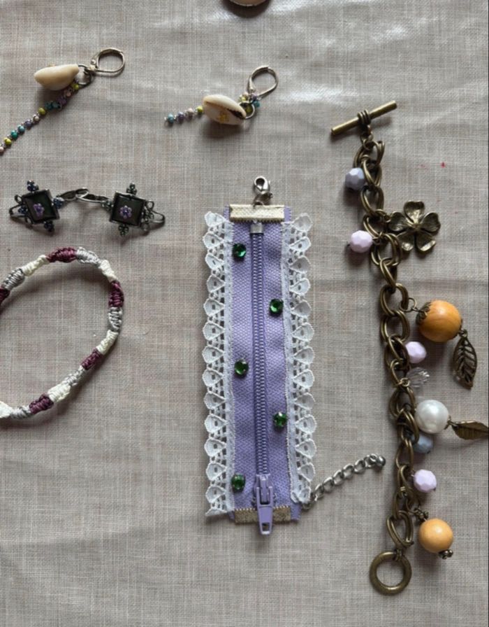 Lot de 18 bijoux fantaisie violet - photo numéro 3