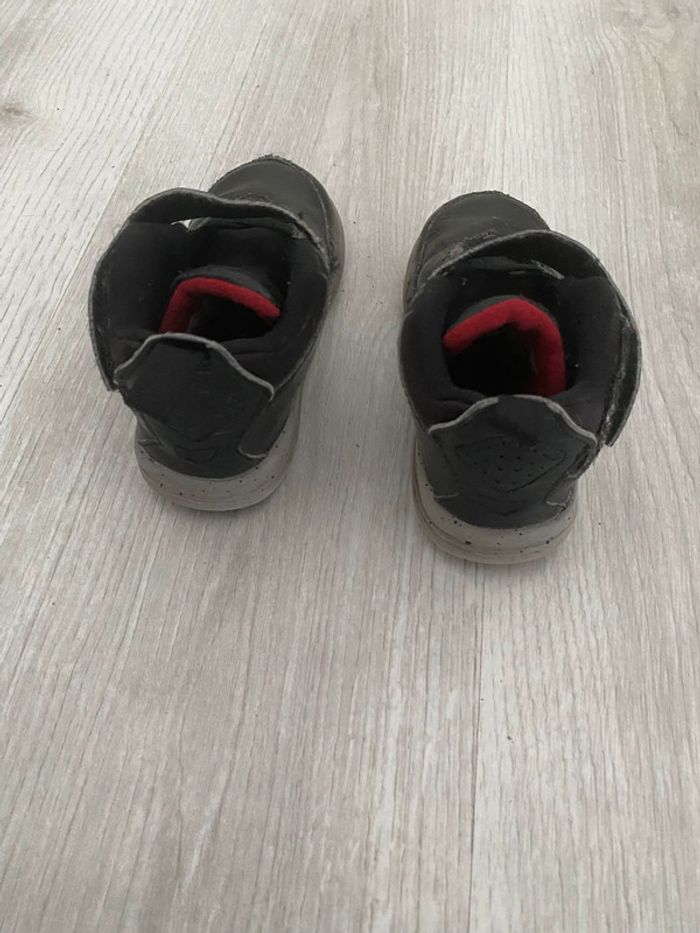 Jordan taille 25 bon etat - photo numéro 4