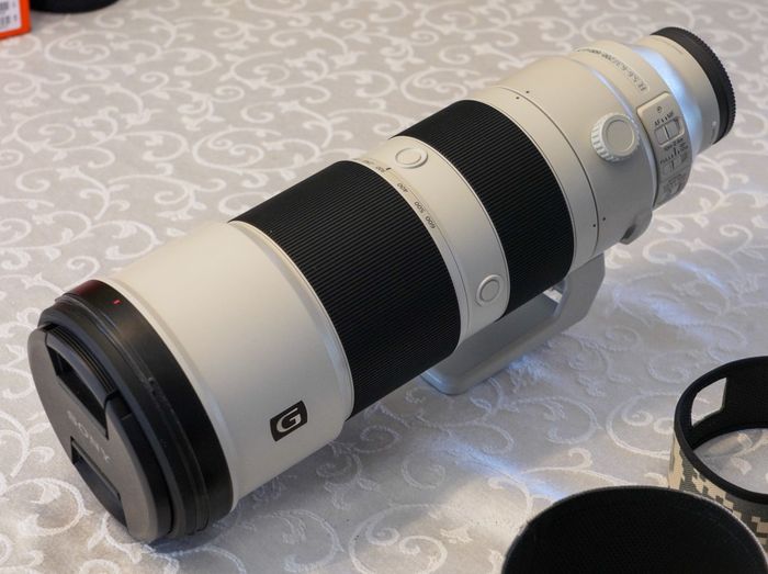 Objectif Sony FE 200-600 mm f/5,6-6,3 G OSS SEL200600G plus extras