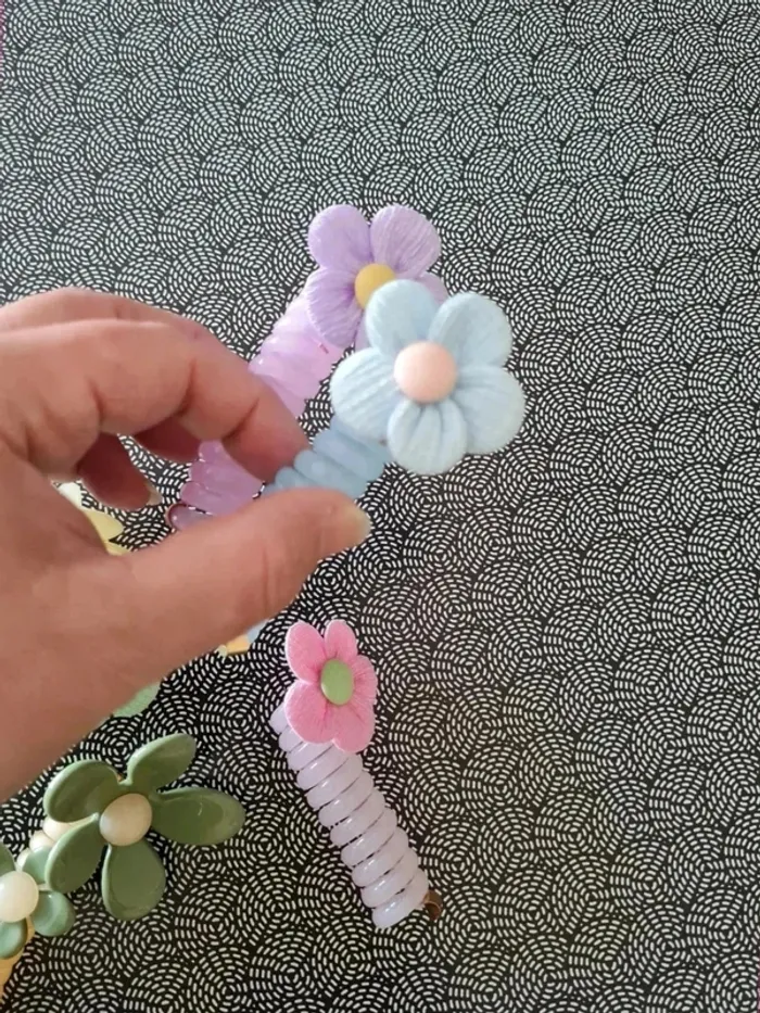Lot elastiques  fleurs pour cheveux - photo numéro 2