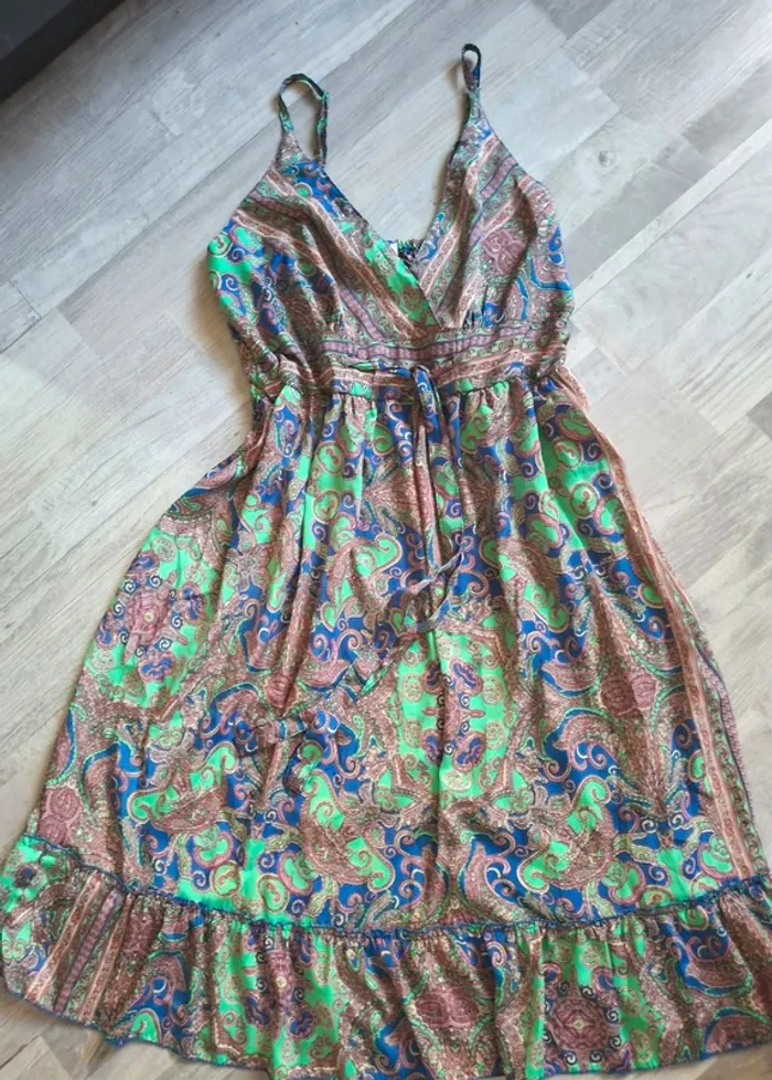 Robe à bretelles réglable colore