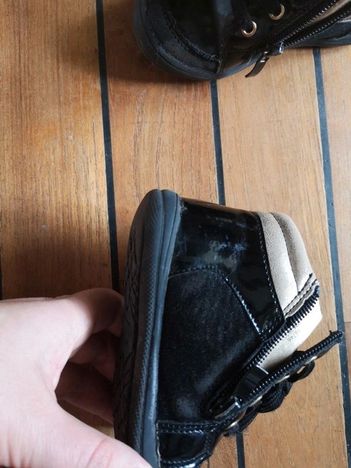 Chaussures t. 24 - photo numéro 5