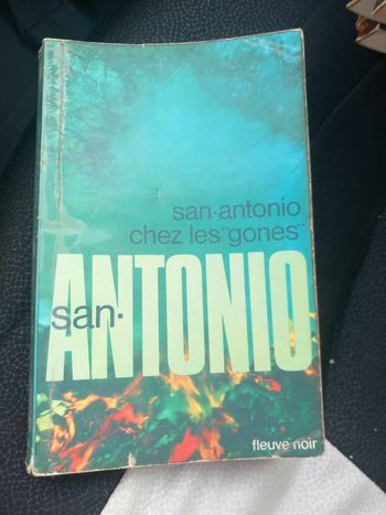 San Antonio chez les gones